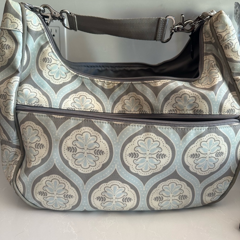 Like new petunia pickle, bottom diaper bag.